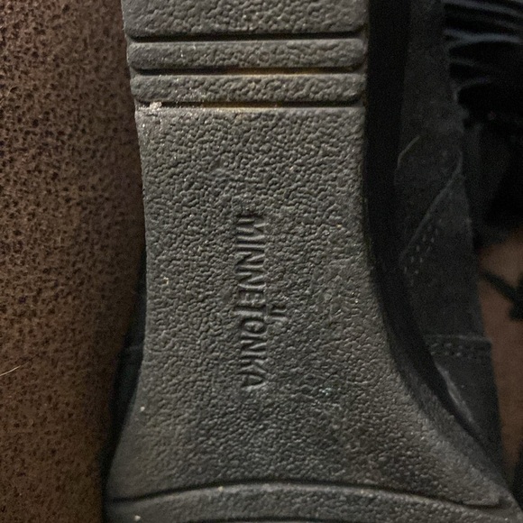 Minnetonka wedge fringe boots size 6 - Picture 3 of 5
